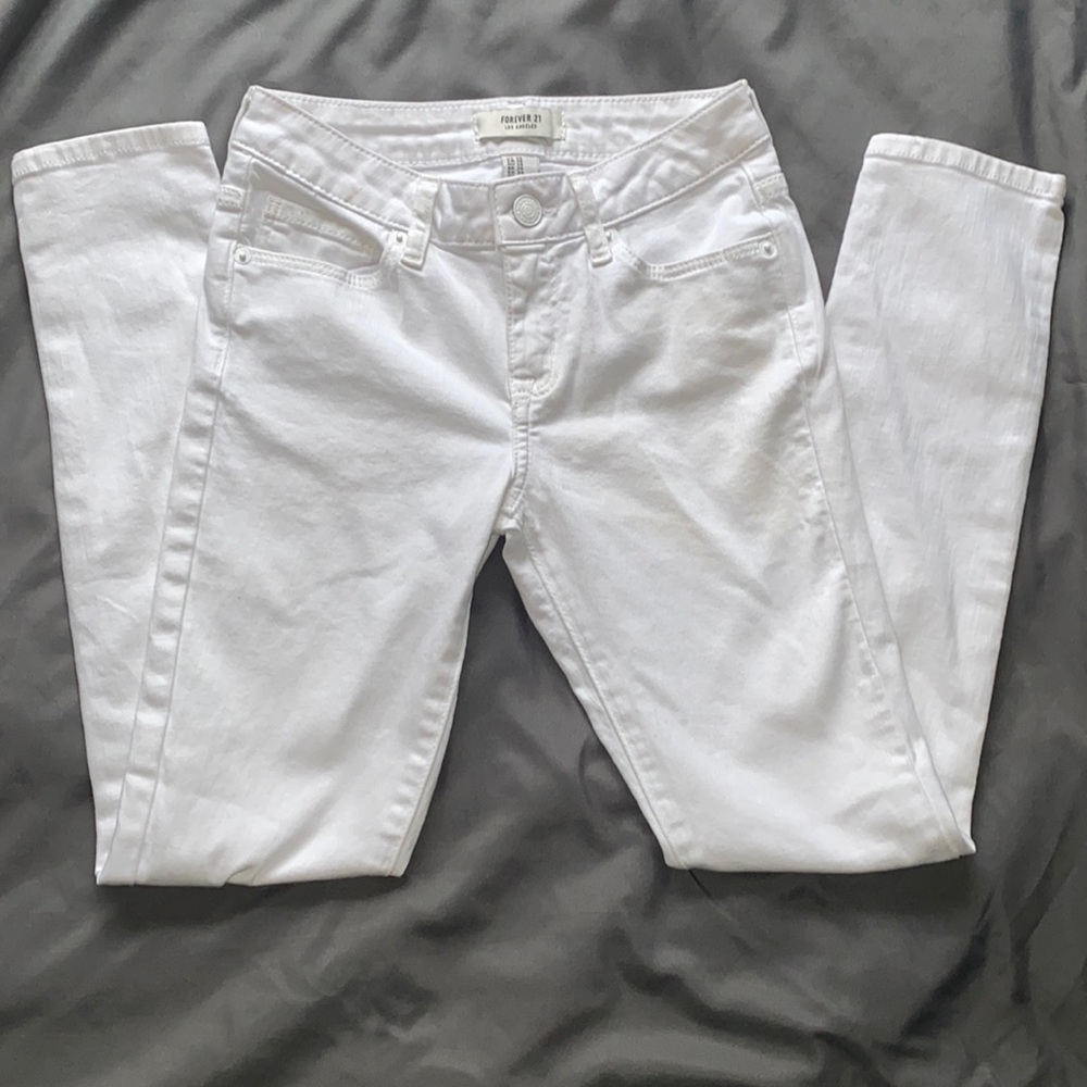 Forever 21 white skinny jeans size 25 ripped knees